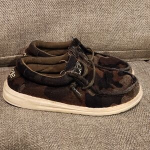 Hey dudes camo boys size 10